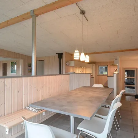 Prázdninový dům Awesome Home In Ebeltoft With Kitchen *
