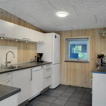 Awesome Home In Ebeltoft With Kitchen *