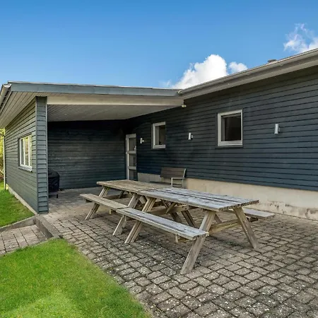 Awesome Home In Ebeltoft With Kitchen *